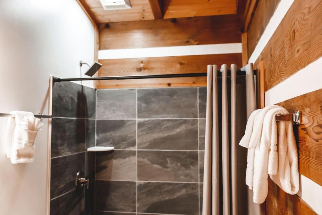 Wolf Creek Cabin At 36 North - Hot Tub Purlear Eksteriør billede